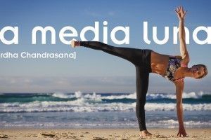 Ardha Chandrasana – Postura de la Media Luna – WideMat